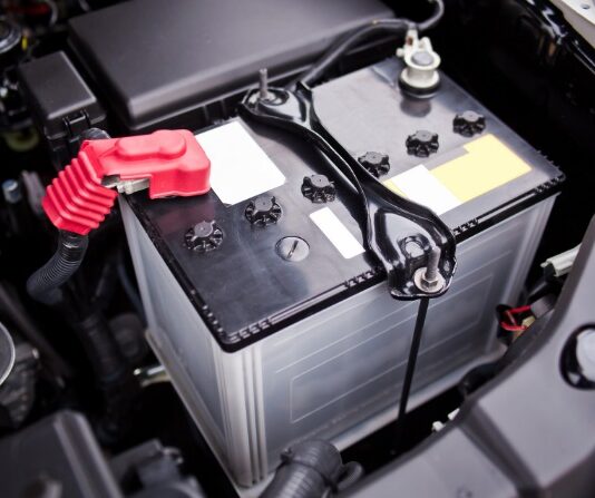 HAK-ov stru?njak savjetuje što u?initi ako automobil ne?ete voziti više od tri mjeseca i koliko se svakodnevno prazni akumulator u mirovanju!