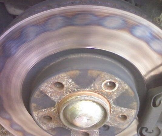 HAK-ov stru?njak: Naj?eš?i kvarovi na ljetnim putovanjima – Pregrijavanje kva?ila i ko?nica!