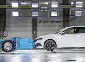 Crash test i to 50 godina prije Mate Rimca i Hrvatske i to u komunisti?koj ?eškoslova?koj koja je lansirala Škodu 100 brzinom od 48 km/h i to na raketni pogon