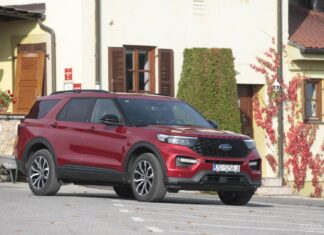 Kako takav div može biti ekološki prihvatljiv? Može, jer osim 6-cilinarskog benzinca pogoni ga i struja! ?inovski plug in koji sad bitno manje troši