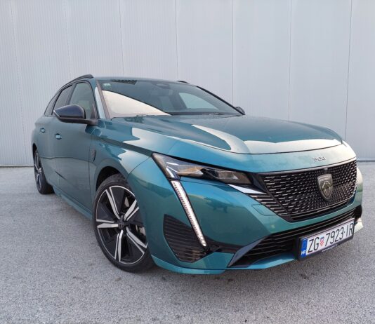 TEST: Peugeot 308 SW HYBRID 225 e-EAT8 GT