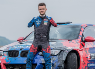 Bez obje ruke u zavoj s više od 230 kilometara na sat: Za njega rije? ‘nemogu?e’ ne postoji (VIDEO)