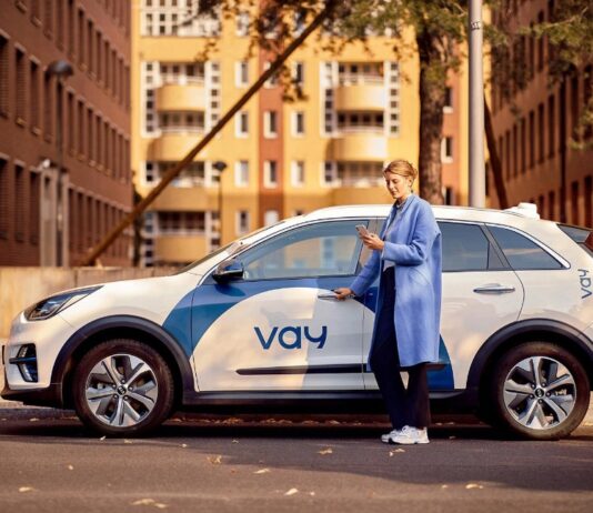 I dok mi ?ekamo robotaxije Mate Rimca, na njema?kim i korejskim cestama su automobili na daljinsko upravljanje u punom pokretu