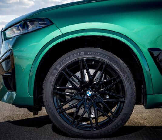 Pomažu li Coca-Cola, ocat ili sredstva za pećnicu u čišćenju aluminijskih naplataka?