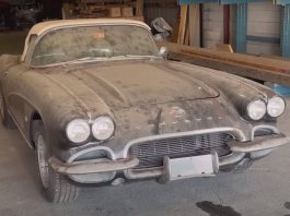 Ovaj Corvette iz 1962. izgleda kao nov nakon prvog pranja u 30 godina