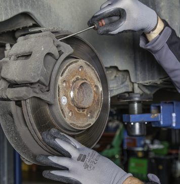 Što se događa s kočnicama kada automobil dugo stoji?