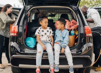 Putovanje s djecom u automobilu – 10 savjeta za mirniju i sigurniju vožnju