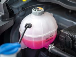 Antifriz u automobilu: kako odabrati pravi i kada ga mijenjati?
