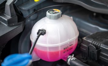Antifriz u automobilu: kako odabrati pravi i kada ga mijenjati?