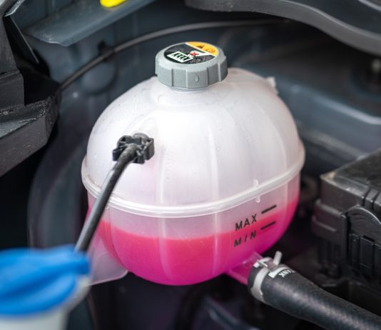 Antifriz u automobilu: kako odabrati pravi i kada ga mijenjati?
